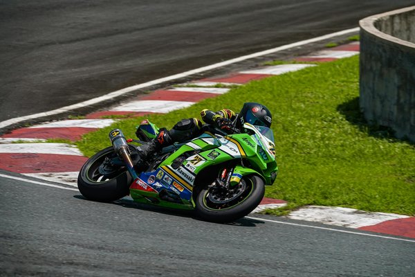 Quels sont les meilleurs produits pour protéger la peinture des motos contre les éraflures?