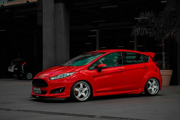 Comment remplacer le filtre à carburant sur une Ford Fiesta pour une meilleure performance?